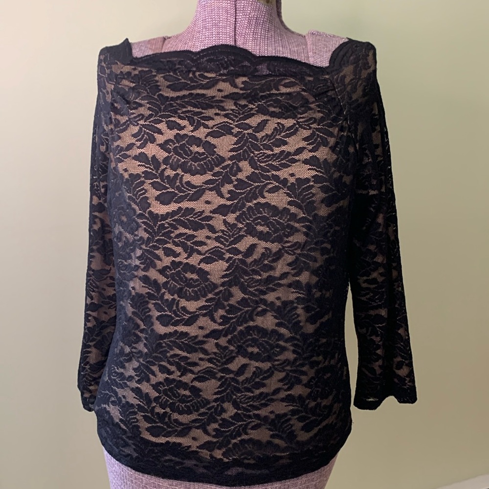 16  A Line Chantilly Lace Top Large